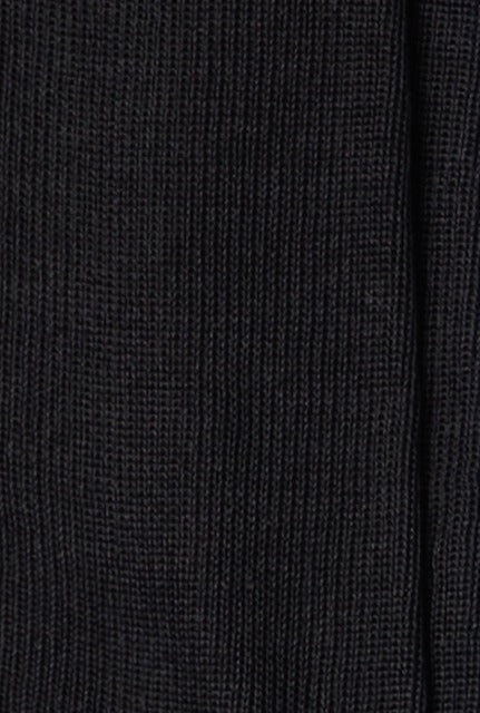 Dettaglio calzini in filo di scozia neri "Peso piuma" da donna di Arturo Stories.