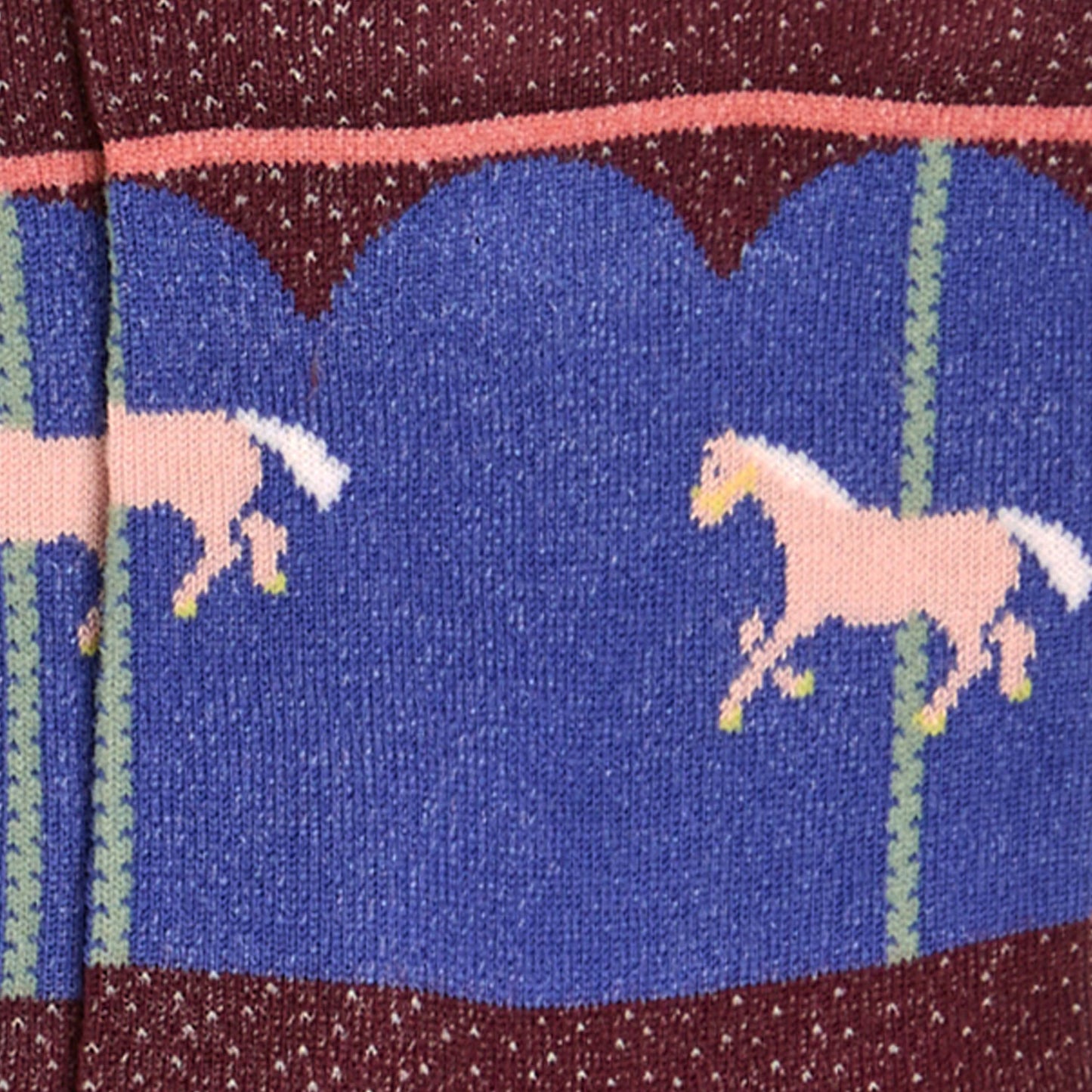 Dettaglio dei calzini con fantasia giostra da donna di Arturo Stories.