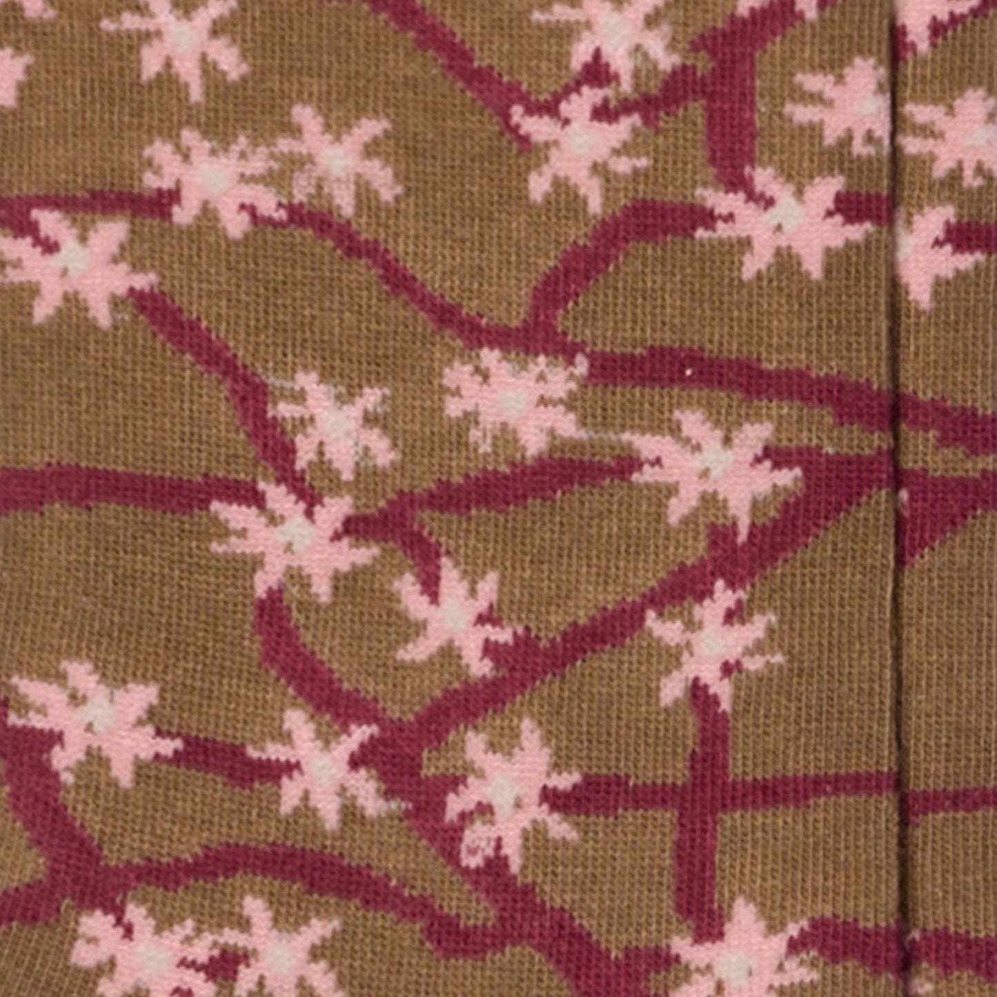 Dettaglio dei calzini con fantasia floreale da donna giallo senape di Arturo Stories.