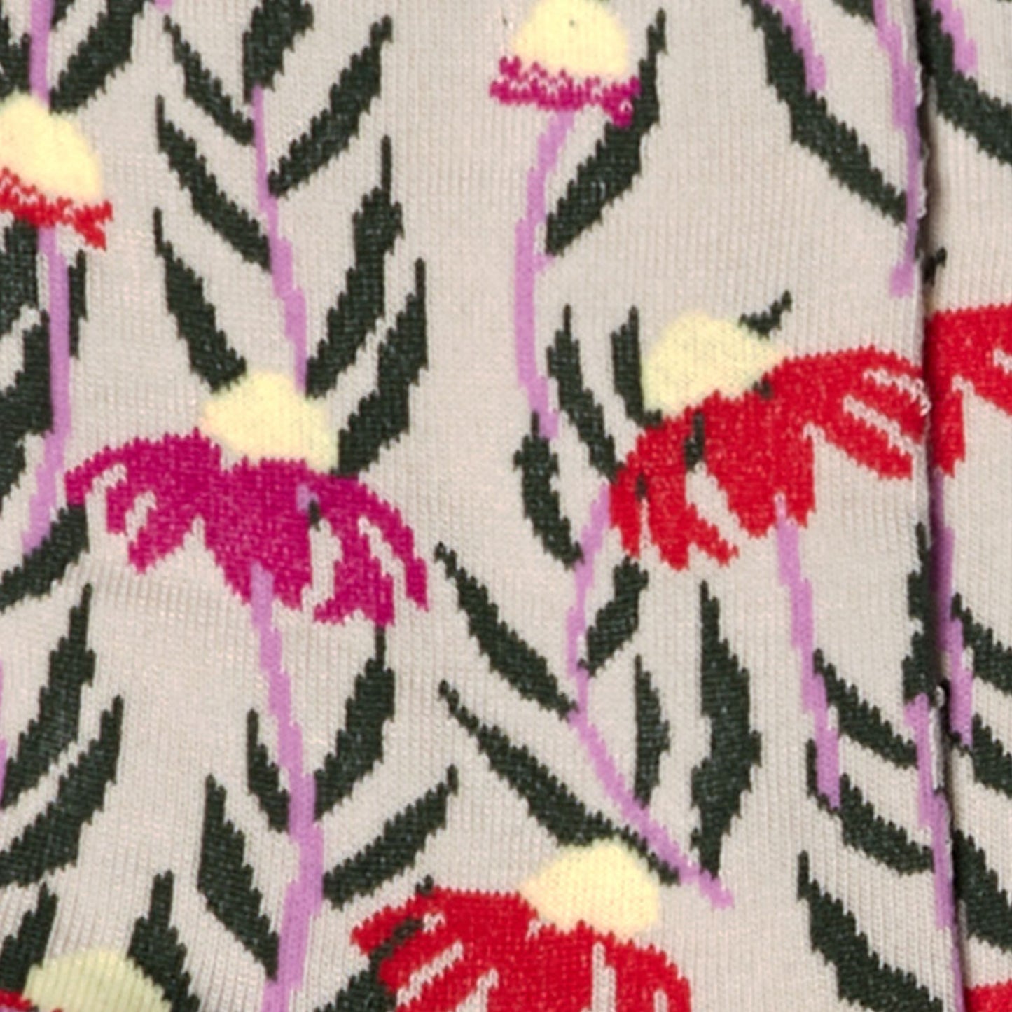 Dettaglio calzini con margherite grigio perla da donna di Arturo Stories.