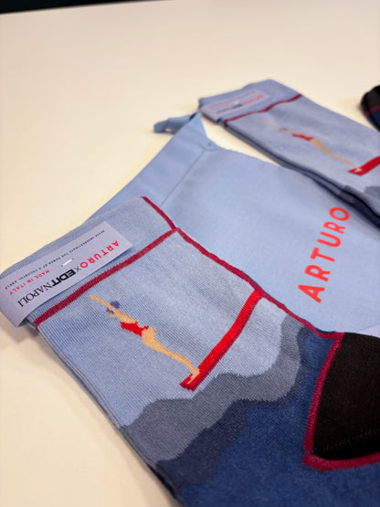 Calze X Edit con fantasia trampolino, lunghi da uomo di Arturo Stories. Realizzati per la Fiera del Design Editoriale e D’Autore 2024 di Napoli.