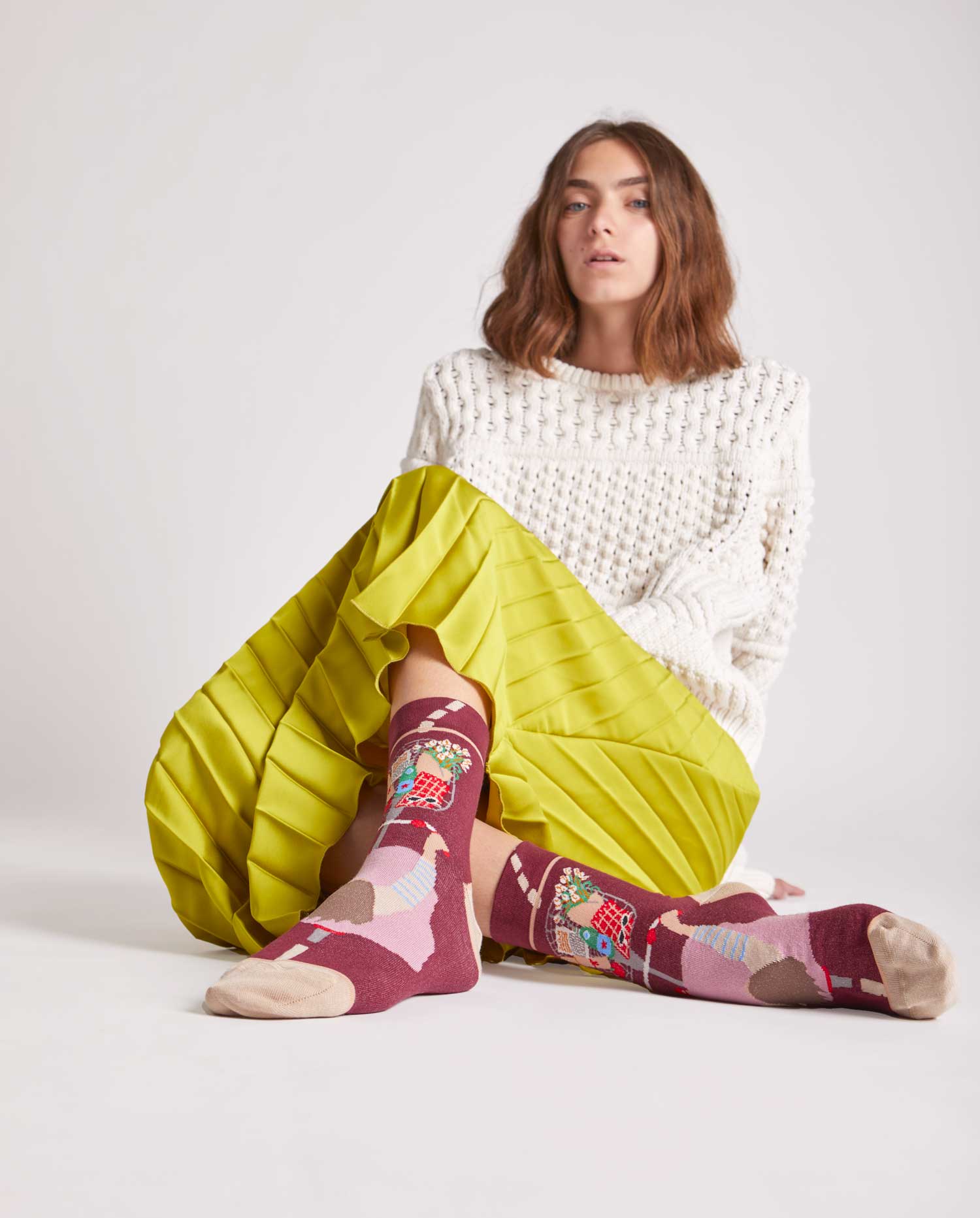 Calze indossate con bicicletta ricamata color bordeaux da donna di Arturo Stories. 