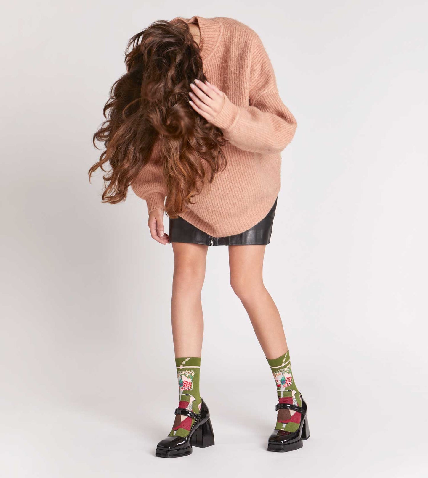 Calze indossate con bicicletta ricamata color bordeaux da donna di Arturo Stories. 