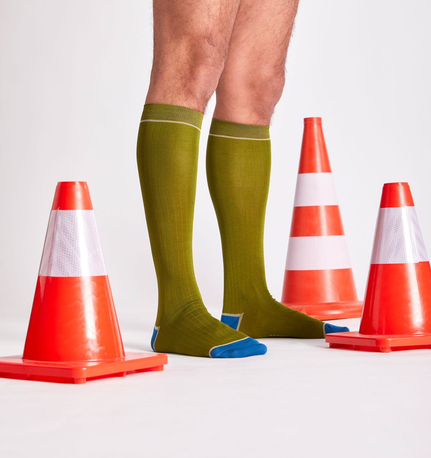 Calze a costine verde oliva da uomo di Arturo Stories.