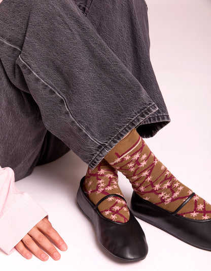 Calze con fantasia floreale da donna giallo senape di Arturo Stories.