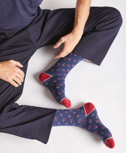 Calze fantasia nel pallone blu da uomo di Arturo Stories. Con palloni colorati, punta e tallone rosso e profilo bianco. 