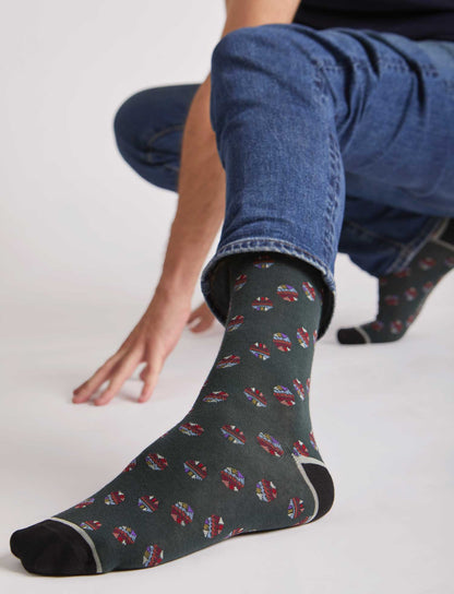 Calze fantasia nel pallone verde bosco da uomo. Lunghi, con palloni colorati, punta e tallone neri e profilo bianco.  