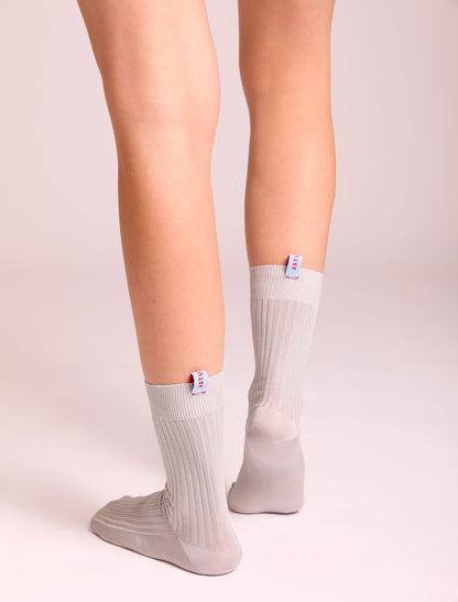 Calze a costine da donna grigio perla di Arturo Stories.