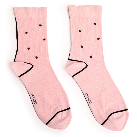 Calzini a costine rosa cipria da donna di Arturo Stories. Con fantasia a fragole bordeaux ricamate.