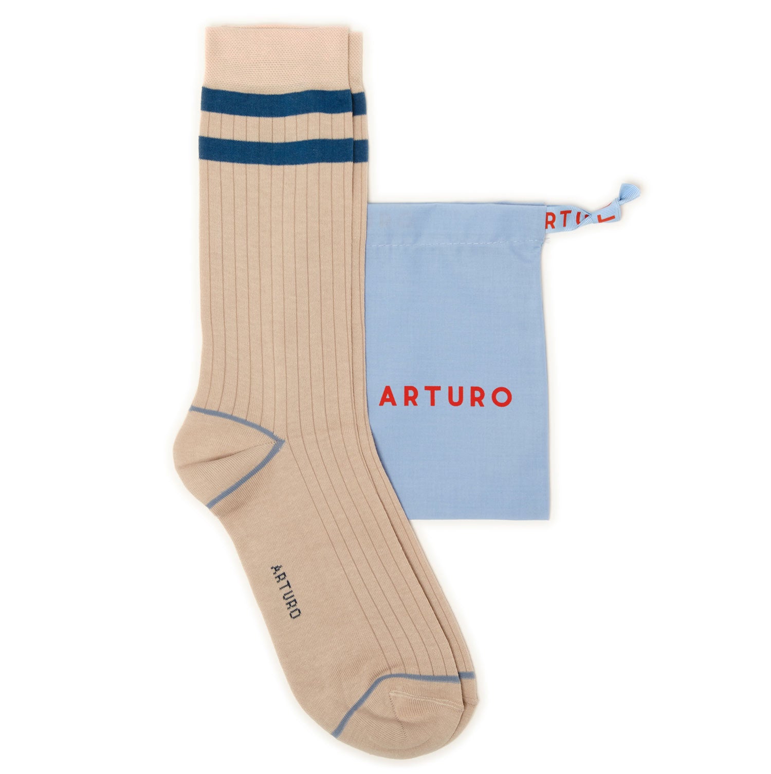 Calzini "Atletico" a coste color panna da uomo. Con due fasce orizzontali blu e profilo blu.