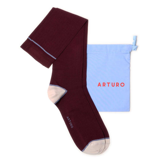 Calzini a costine bordeaux da uomo di Arturo Stories.
