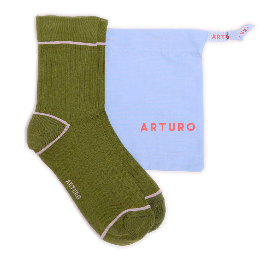 Calzini a costine verde oliva da donna di Arturo Stories.