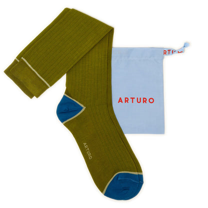 Calzini a costine verde oliva da uomo di Arturo Stories.