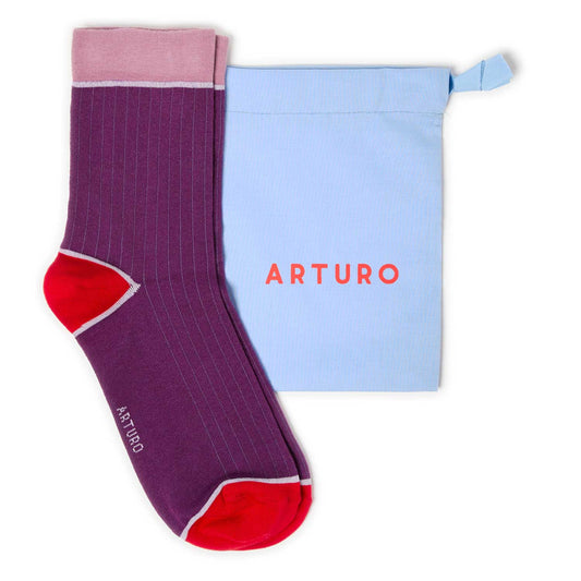 Calzini a costine viola da donna di Arturo Stories.