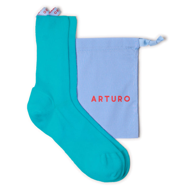 Calzini in filo di scozia verde acqua "Peso piuma" da donna di Arturo Stories. In tinta unita e 100% cotone. Con etichetta ricamata sul retro.