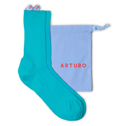 Calzini in filo di scozia verde acqua "Peso piuma" da donna di Arturo Stories. In tinta unita e 100% cotone. Con etichetta ricamata sul retro.