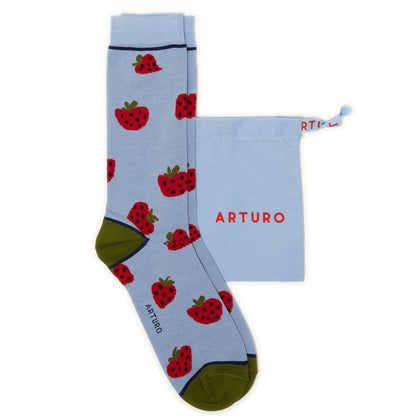 Calzini gusto fragola color celeste da uomo di Arturo Stories. Corti, in filo di scozia.