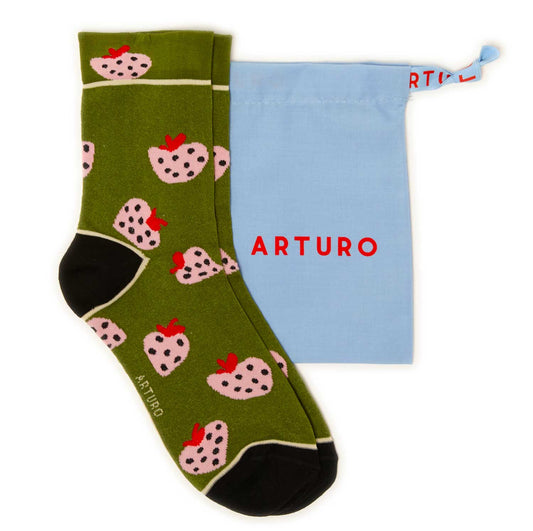 Calzini fragole rosa da donna di Arturo Stories. Fondo verde oliva, con punta e tallone neri.