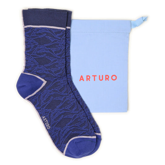 Calzini "In volo" ricamati con uccellini blu da donna di Arturo Stories.