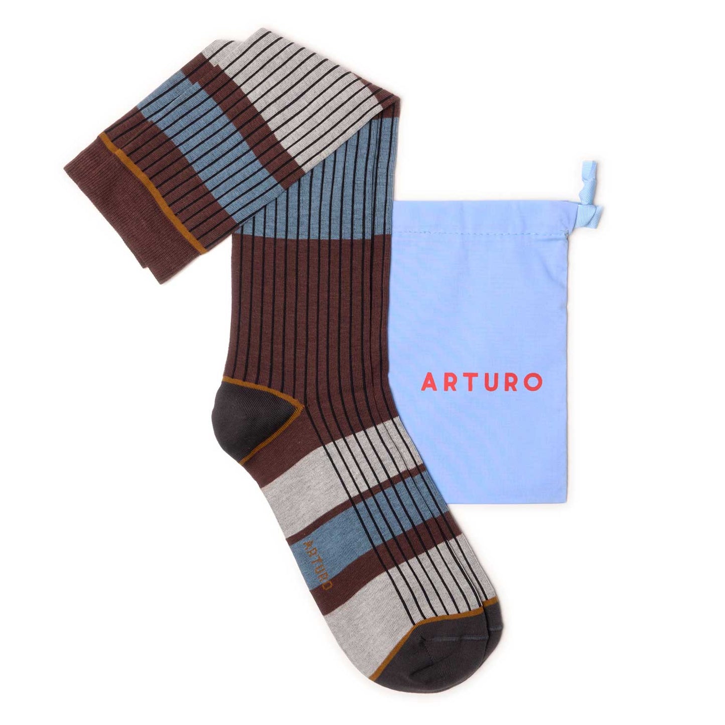Calzini "Organetto" a righe color marrone cacao da uomo di Arturo Stories. Con righe orizzontali marroni, bianche, celesti e righe verticali nere.