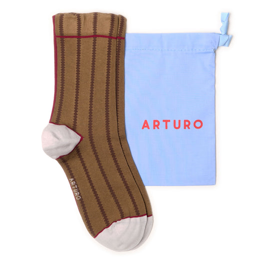 Calzini a righe smerlate verticali bordeaux da donna di Arturo Stories.