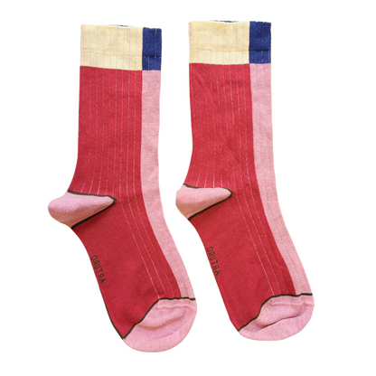 Calzini a scacchi rosa "Policromo" da donna di Arturo Stories. A blocchi rosa, rosso, giallo e blu. Con punta e tallone rosa, profilo nero.