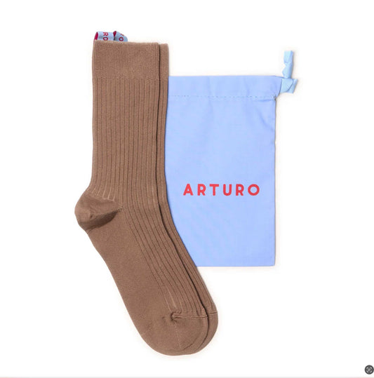 Calzini a costine da donna color nocciola di Arturo Stories.