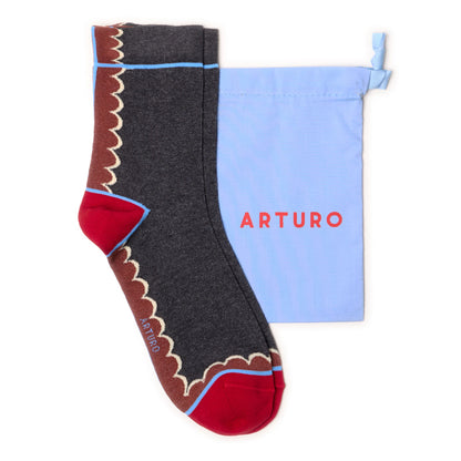 Calzini smerlati antracite da donna di Arturo Stories. 