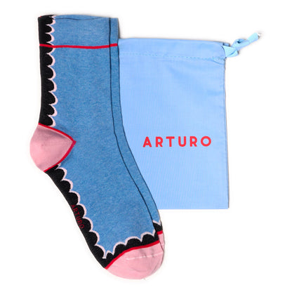 Calzini smerlati celesti da donna di Arturo Stories.