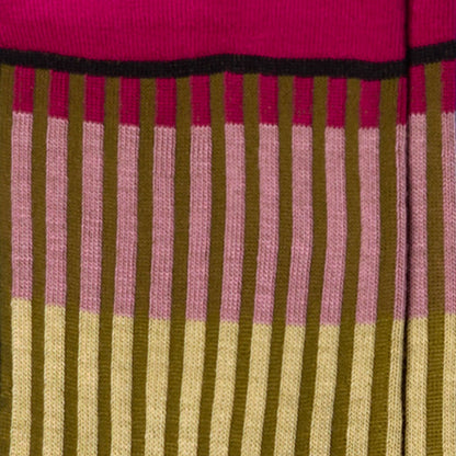 Dettagli dei calzini "Organetto" a righe ciclamino, rosa e giallo da donna di Arturo Stories. 