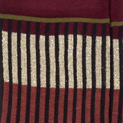 Dettagli dei calzini "Organetto" a righe prugna lurex da donna di Arturo Stories. 