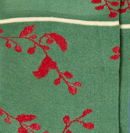 Dettaglio della fantasia floreale dei calzini da donna di Arturo Stories bicolori verdi e rossi.