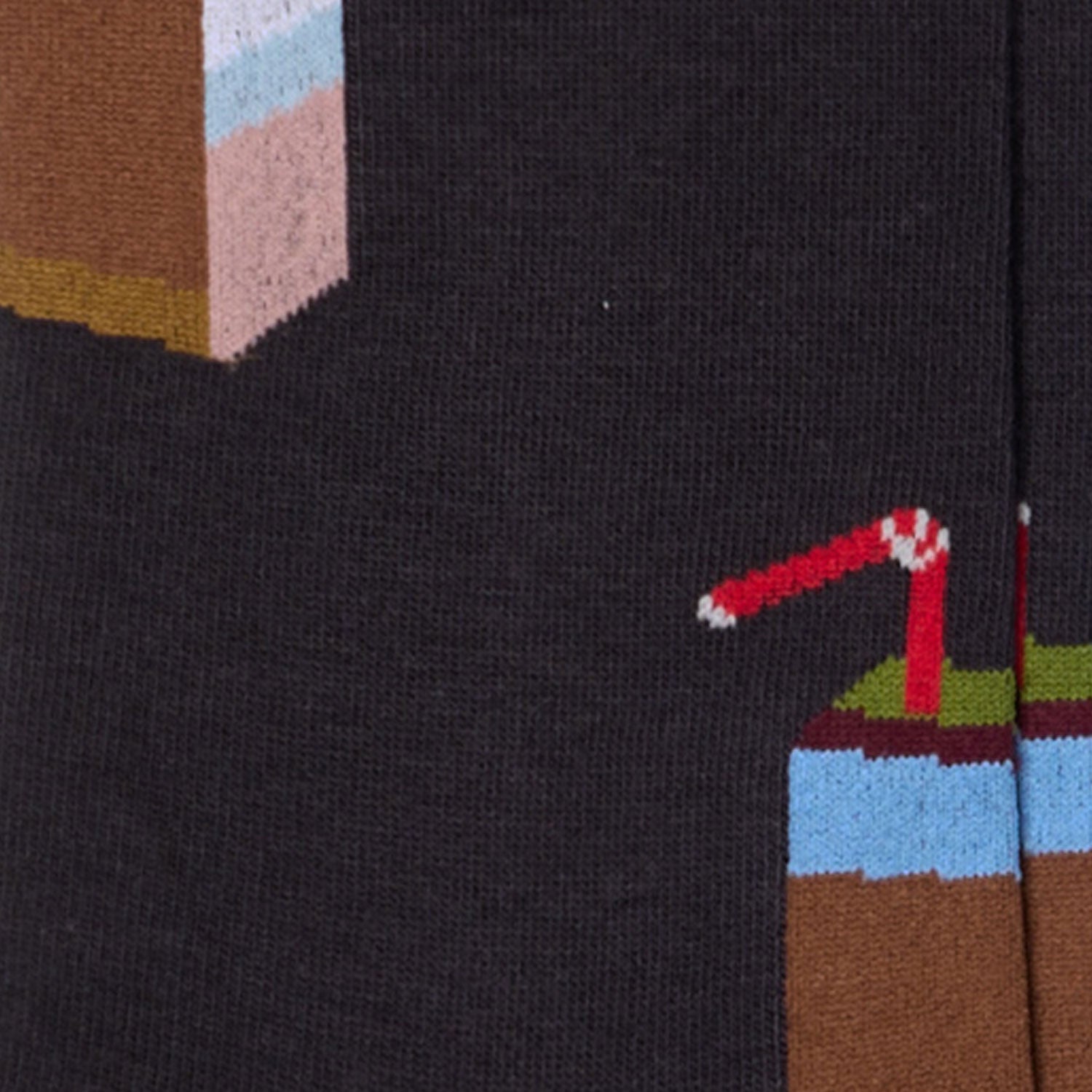 Dettaglio della fantasia con succhi di frutta dei calzini lunghi da uomo antracite di Arturo Stories.