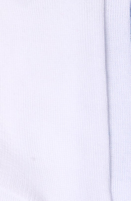 Dettaglio dei calzini in filo di scozia bianchi "Peso piuma" da donna di Arturo Stories.