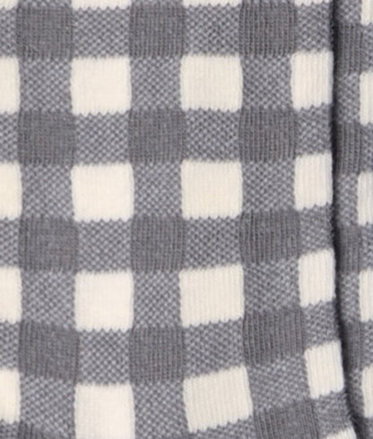 Dettaglio dei calzini a quadretti Vichy da donna di Arturo Stories. Quadri in bianco e grigio.