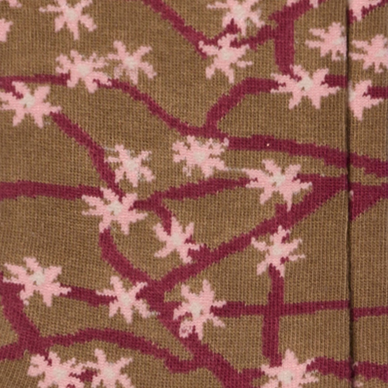 Dettaglio dei calzini con fantasia floreale da donna giallo senape di Arturo Stories.
