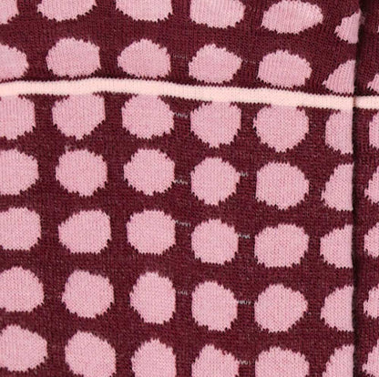 Dettaglio dei calzini di lana a pois da donna di Arturo Stories.