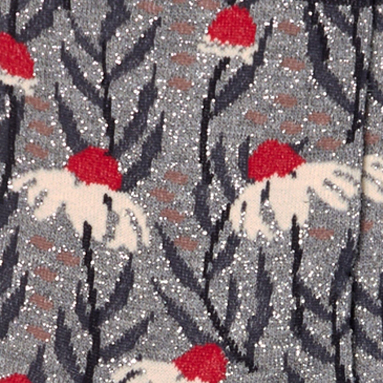 Dettaglio dei calzini con margherite grigio lurex da donna di Arturo Stories.