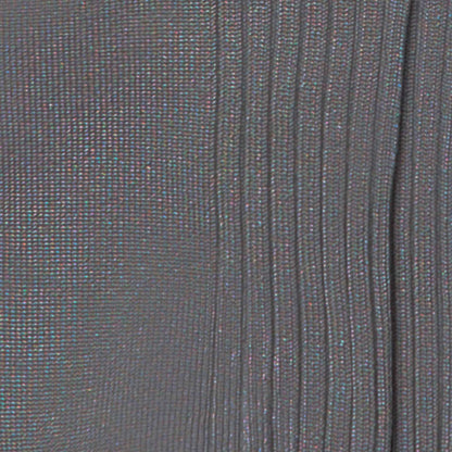 Dettaglio dei calzini a costine da donna color grigio di Arturo Stories.