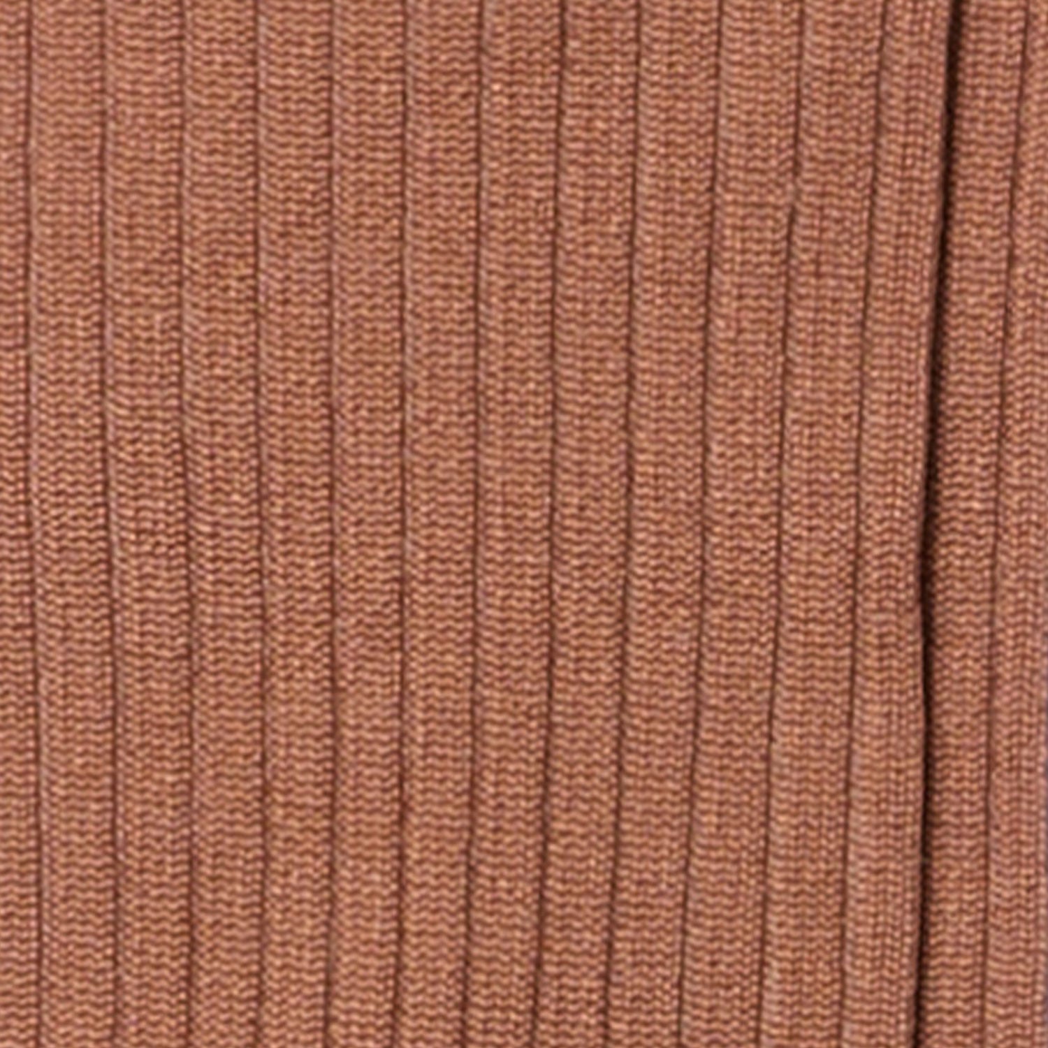 Dettaglio delle calze a costine da donna color nocciola di Arturo Stories.