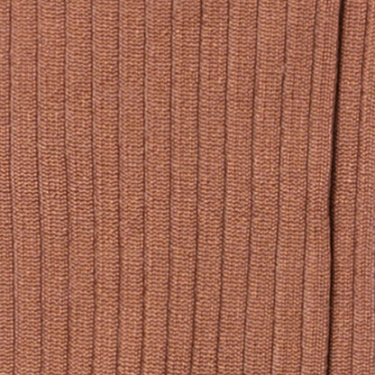 Dettaglio delle calze a costine da donna color nocciola di Arturo Stories.