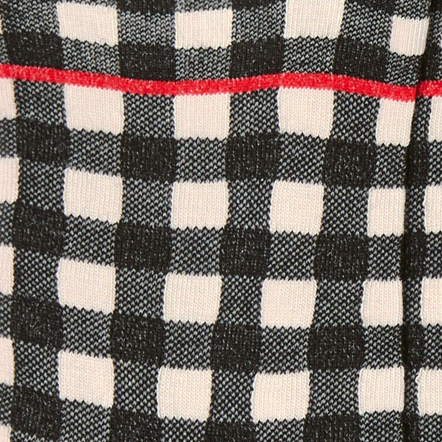 Dettaglio dei calzini a quadretti Vichy da donna di Arturo Stories bianco e nero.