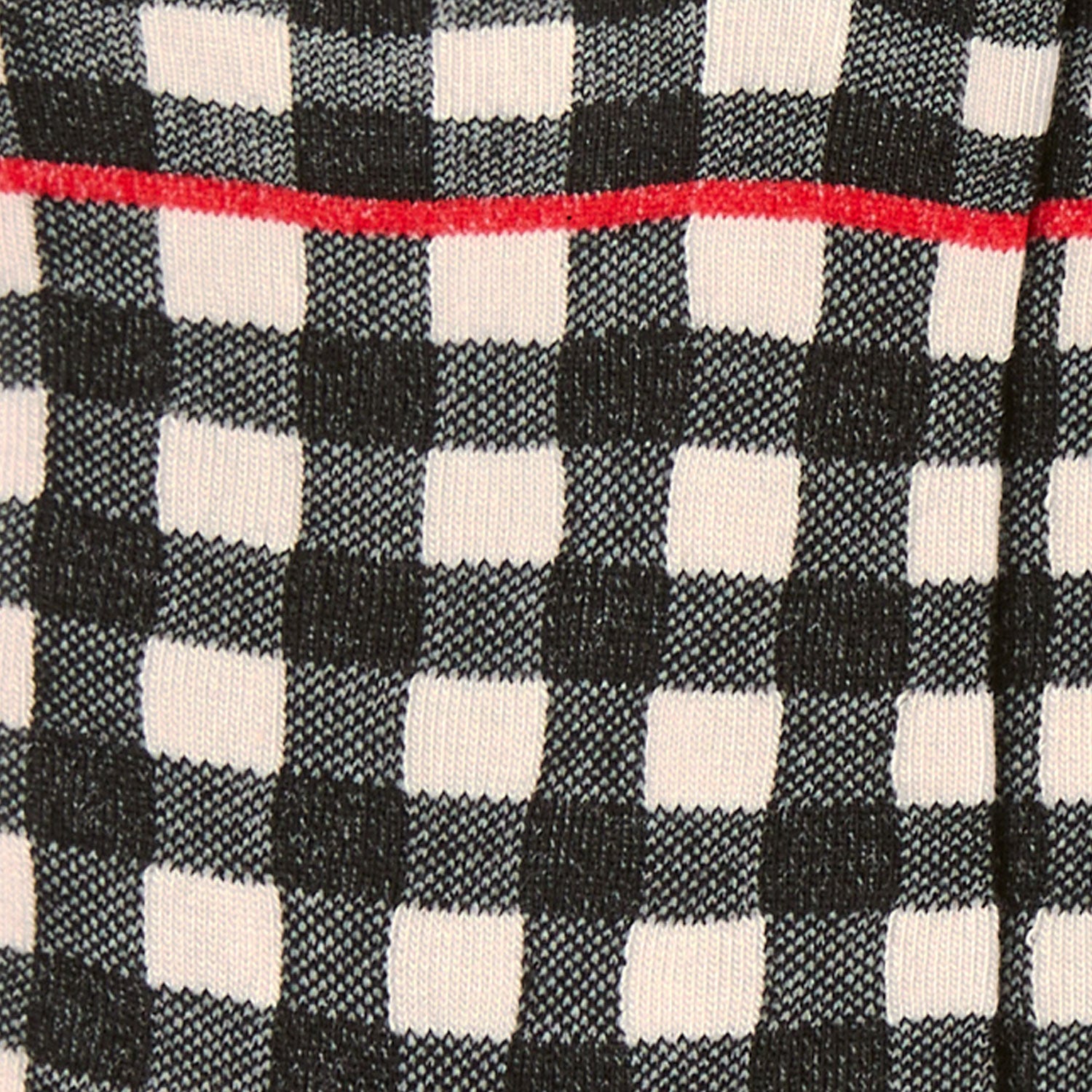 Dettaglio dei calzini a quadretti Vichy da donna di Arturo Stories bianco e nero.