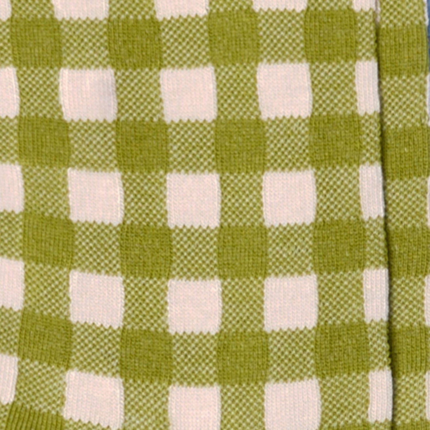 Dettaglio dei calzini a quadretti Vichy da donna di Arturo Stories bianco e verde pistacchio.