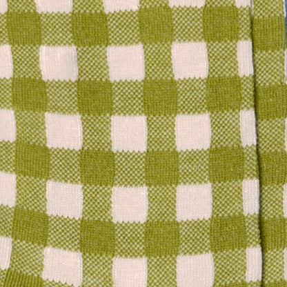 Dettaglio dei calzini a quadretti Vichy da donna di Arturo Stories bianco e verde pistacchio.